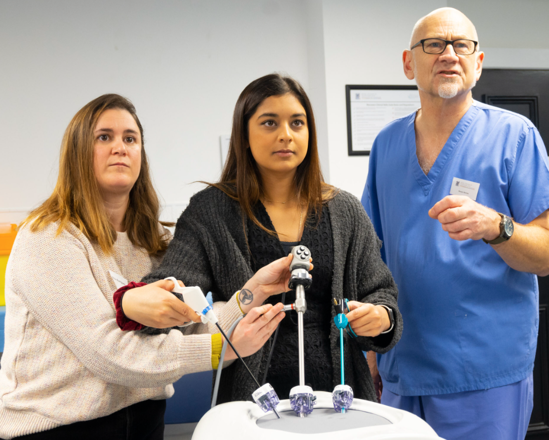 Delegates learning laparoscopic skills 